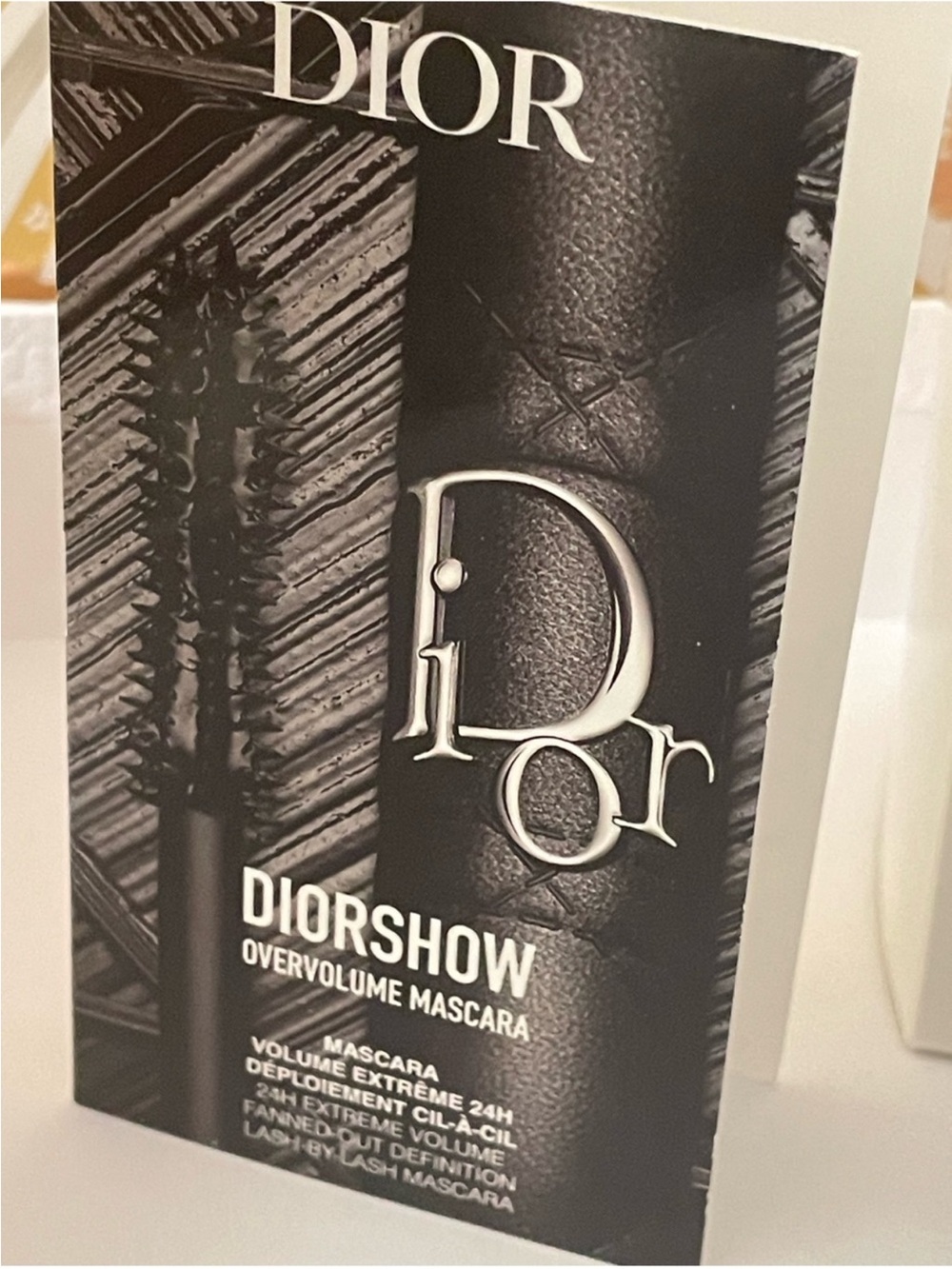 Dior Cream Velvet Cosmetic Pouch
6-piece Bundle in Limited Edition
Box - Picture 2 of 13
